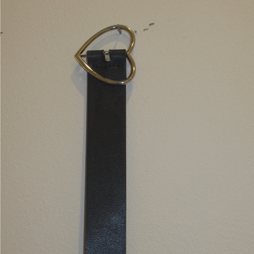 Brandy Melville heart belt